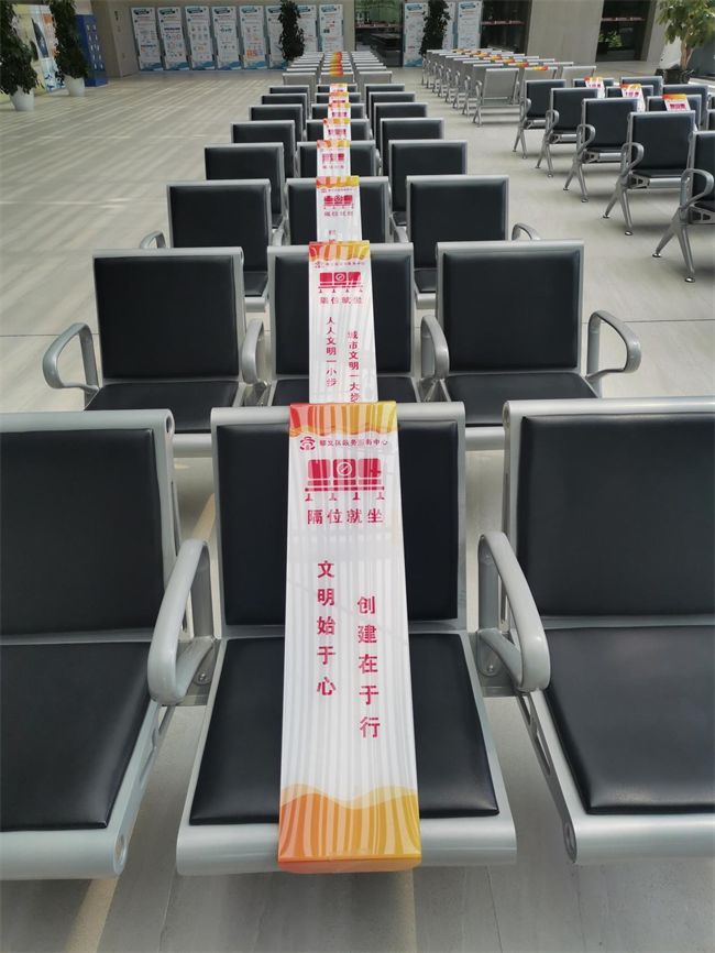 顺义区政务服务中心设置间隔就坐一尺线筑起疫情防控立交桥