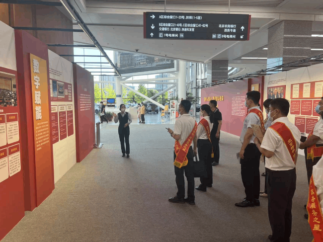 市政务服务局组织召开“强国复兴有我——奋斗正当时”政务服务之星先进事迹宣讲培训会