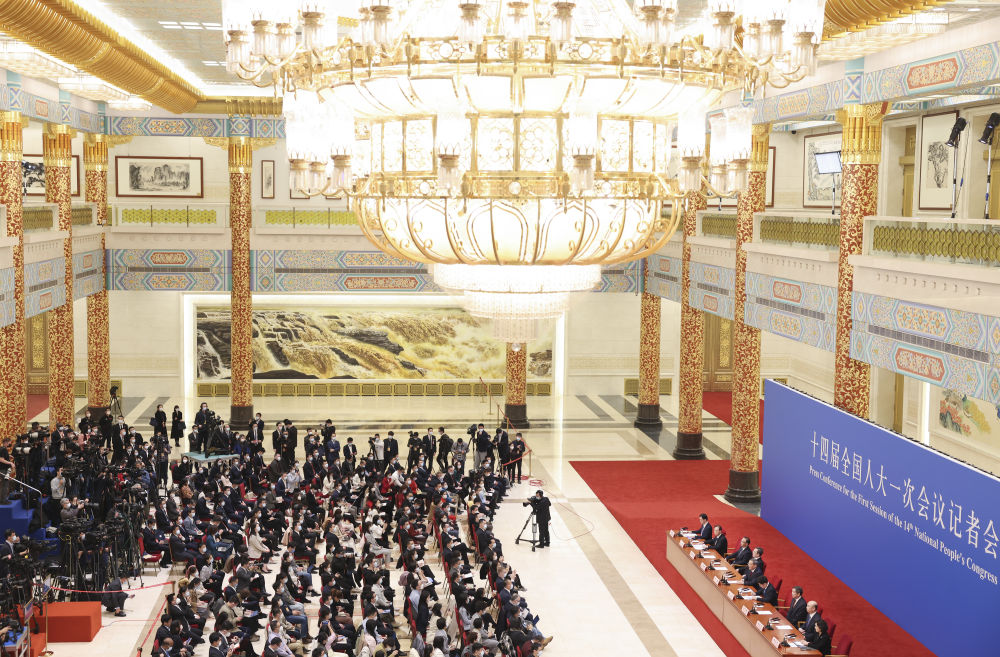 十四届全国人大一次会议在北京人民大会堂举行记者会
